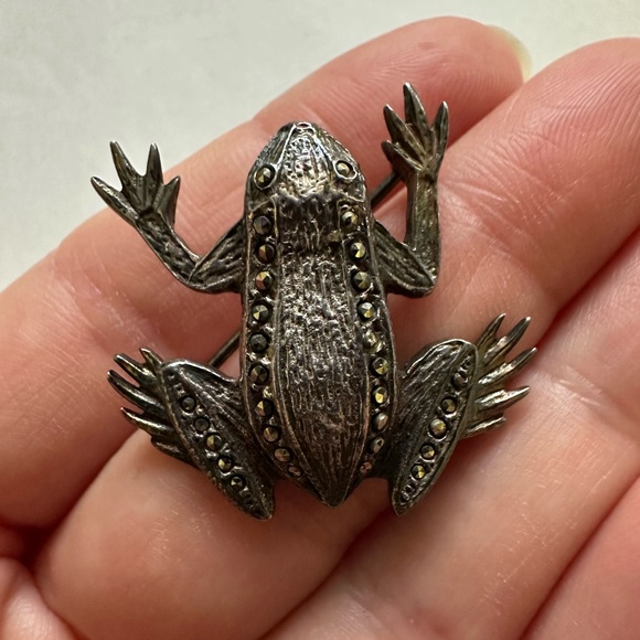 Vintage 925 Sterling Silver and Marcasite Frog Pin Brooch - Picture 1 of 6